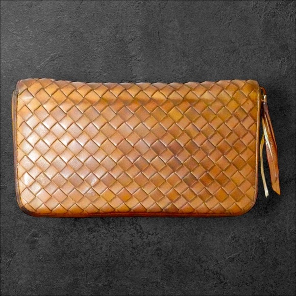 Bottega Veneta Intrecciato Leather Zip Wallet Clutch – Made in Italy - Picture 5 of 12